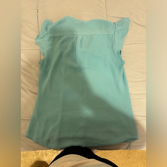 Simply styled small blouse - Picture 6 of 6